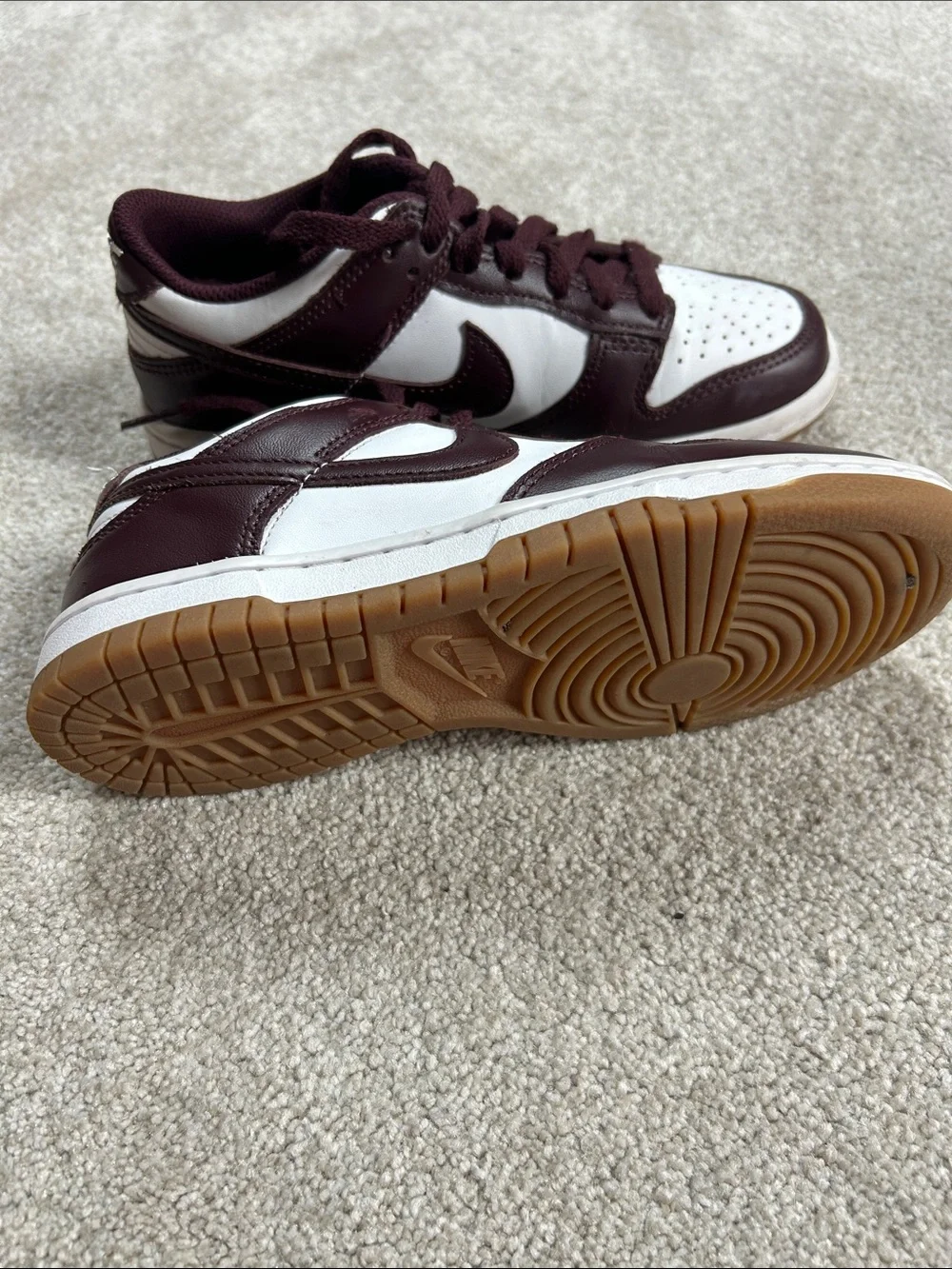 Nike Low Top Sneakers in White & Burgundy